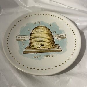 Bee Hive Stoneware 5 inch Diameter Dish